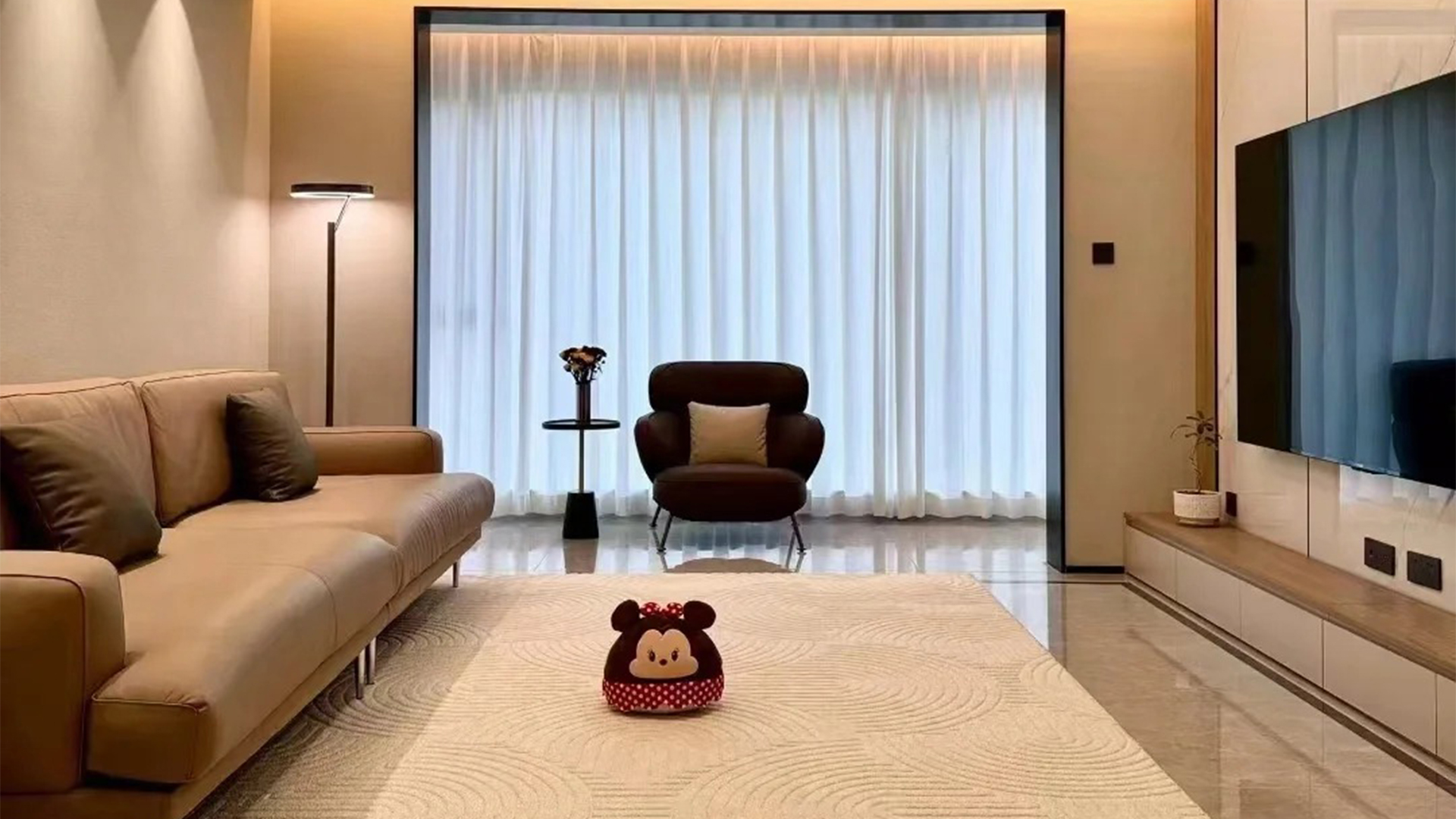 简约风装修 无主灯设计与留白处理营造通透空间