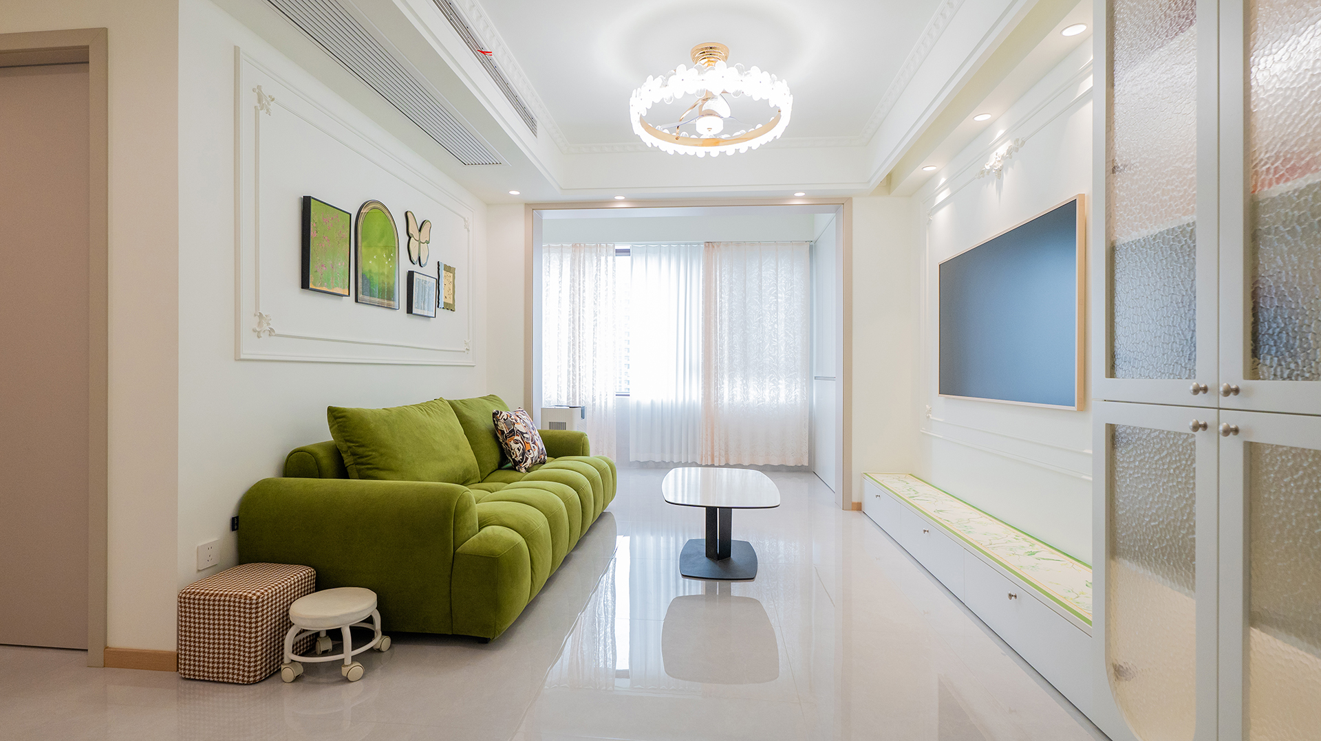 现代简约居 清新调裹亮色软装显轻舒质感